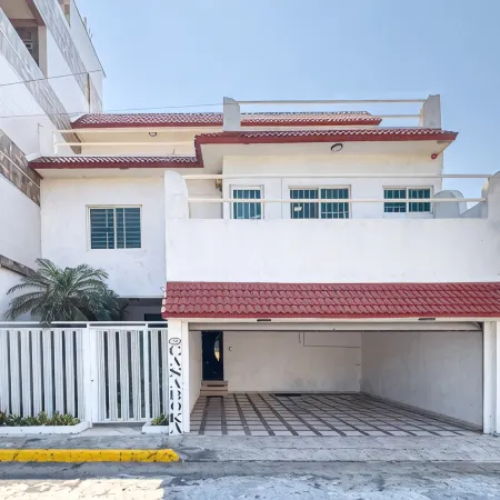Spacious 5-bedroom house with AC, WiFi near to the beach