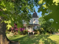 Charming 2-Bedroom Apartment on 2nd Floor in Millbrook NY, Right in the Village