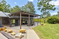 Hidden Gem, Unique Rural barn on acreage yet 5 minutes to beautiful Valla Beach - Boutique