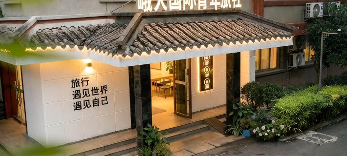 Eda International Youth Hostel Hotele w: Emeishan City