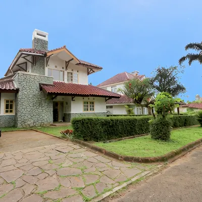 Villa ChavaMinerva Aries Ciater with Private Pool Hotel dekat Pemandian Air Panas Sari Ater
