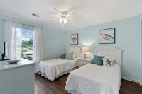 Salt & Light - 1st Floor 3BR unit in True Blue