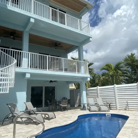 Summer Specials! 5 Bedrm,5 Bath, Elevator, Dock, Private Pool, Walk to Beach!