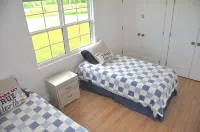 Renovated family cottage; walk to amazing beach, short drive to golf & town - 2-Star