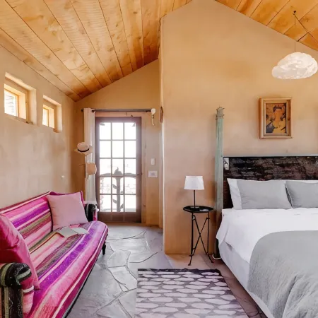 La Biblioteca: Eclectic Cottage in OKeeffe Country