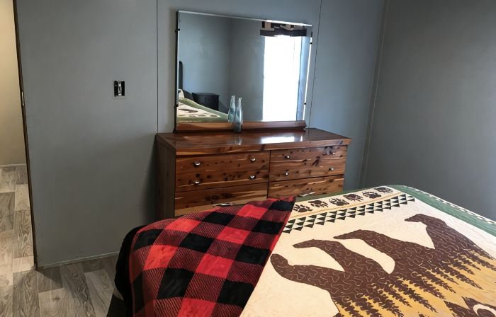 Cozy Remodeled mobile home conveniently located 1mile from the town of Pineville