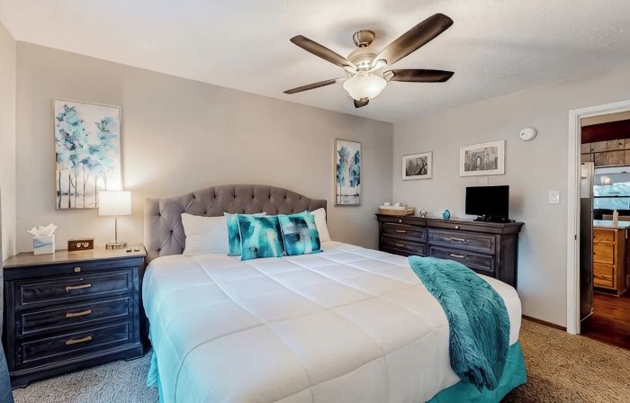 Cozy 2-bedroom condo 2/2 just blocks from base-with W/D and wifi
