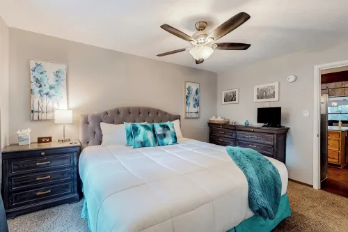 Cozy 2-bedroom condo 2/2 just blocks from base-with W/D and wifi - Wi-Fi