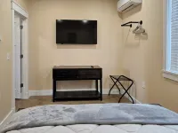 Breckenridge Suites #1 - Charming 1-Bedroom Suite near Grove City Memorial Park - 3-Star