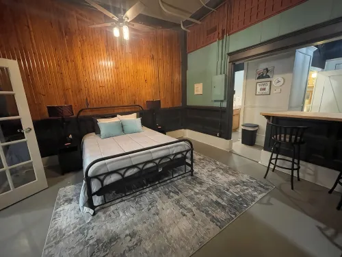 The Cranny at Main Street Suites: 1 bedroom with smart TV in downtown Van Buren - 무료 와이파이