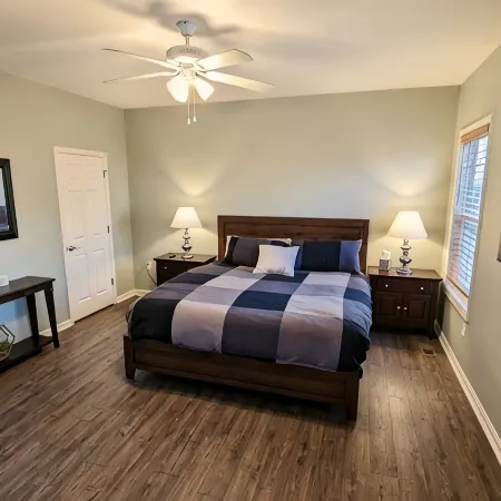 Mountain Getaway - 7 beds (2 King) - Large Common Area