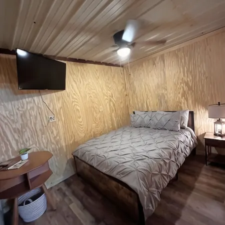 Cozy Cabin central to Jefferson, Atlanta, Caddo Lake, Marshall & Linden Hotels in Cass County