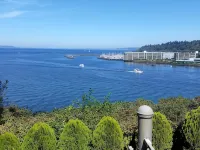 2 Bedroom Hideaway by Discovery Park, Families, Couples, Solo Stays Hotels near West Point Lighthouse