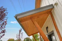 New 2 Bd Luxury Townhouse- King Bed, Downtown, near Hospital, Close to Wineries - 4-Star