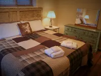 Casual comfort between Boone & Sugar. A retreat w/ soul, High Country centered. Hotels in Seven Devils