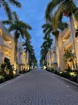 Private Beach with Loungers · 2 Pools & Bay View - バルコニー
