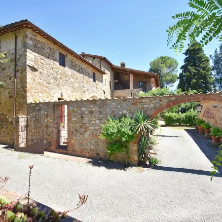 Near Siena (6 km), in Chianti, swimming pool and terrace, Wi-fi, A / C