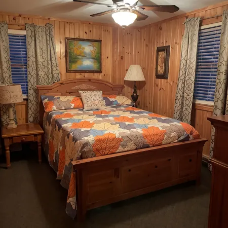 Gorgeous Ski Chalet with Game Room & Hot Tub on Okemo Mt. under 1 mile to base!