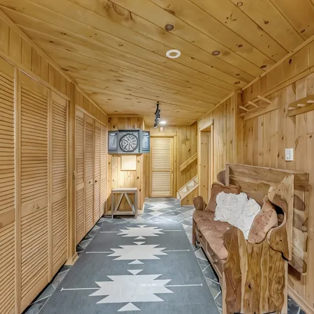 Stunning Ellicottville Hilltop Ski Chalet