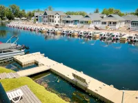 Kayak Shack: Waterfront, 2nd Floor, Boat Dock, in the Heart of Downtown