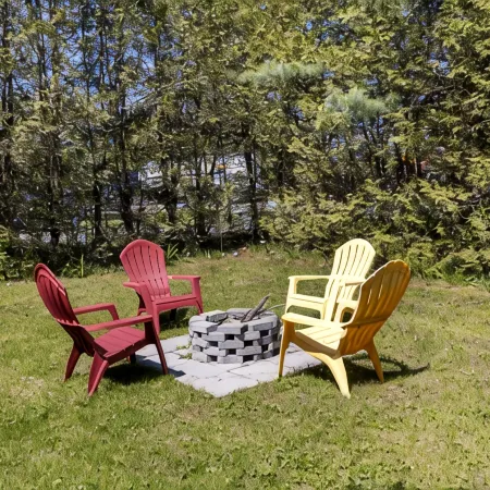 Fantastic retreat 5 mins from Village with media room, AC and sauna!