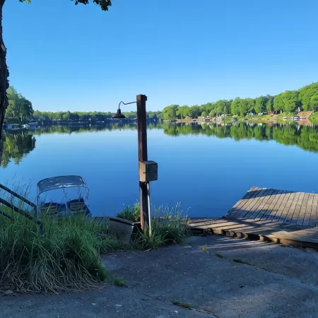 Castaways Cottage on Croton Pond 1) Hotels in Newaygo County