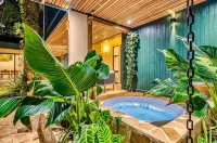 BRAND NEW 5-Star LUXE The Oasis - Family Villa -  Casas de vacaciones