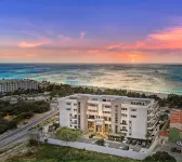 Exquisite Oceanfront Corner Condo.  Unmatched Views & Luxurious Amenities - 廚房