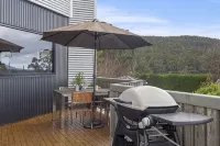 Quarry Hill Lookout ..... scenic views, luxurious amenities, relaxing atmosphere - WiFi