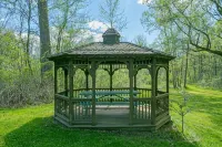 Beautiful Log Cabin Tucked Away on 5 Acres - Alppimaja