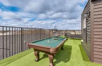 Townhouse - Urban Living with Rooftop Deck!