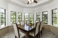 *NEW* Pine Grove Hideaway - family friendly only 1.5 Miles to the lake