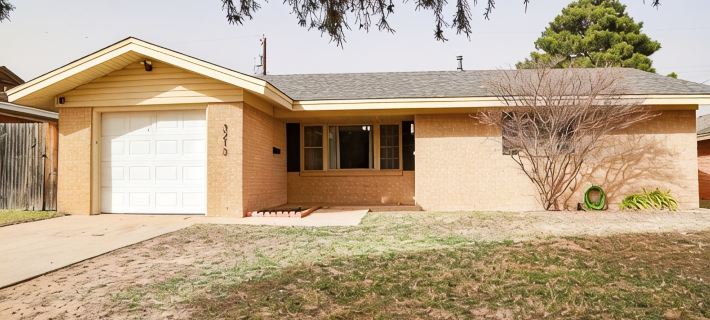 Diego's Retreat-Charming 2BR Home Near I-20 Hotels in Big Spring