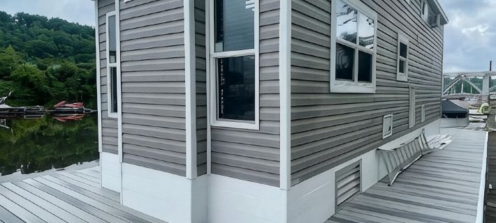 Near Pittsburgh on Beaver River Waterfront -- Glamping in Cozy Floating Cottage Hôtels à&nbsp;: Comte de Beaver