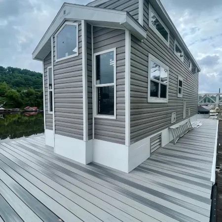 Near Pittsburgh on Beaver River Waterfront -- Glamping in Cozy Floating Cottage