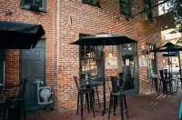 Sleek and Cozy Micro Fells Point Residence! - Apartments
