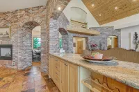 Gorgeous Estate Home on 186 Acre Ranch only minutes from Colorado Springs or AFA - Homestays
