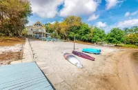 LAKE FRONT PROPERTY  WITH BEACH, DOCK AND GAME ROOM, 30 MIN TO GAINSVILLE