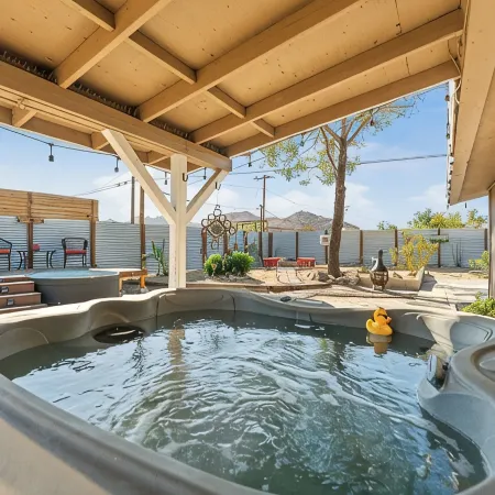 Village House - Hot Tub, Pool, walk to downtown shops