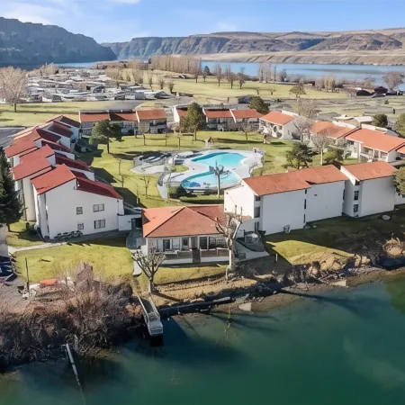 #182-Unit by pool & Gorge shuttle-book separately