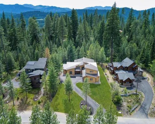 Luxury, Private Suncadia NEW Build, 4 KING SUITES, Bunk Room, Hot tub, Game Room Hotels in Ronald