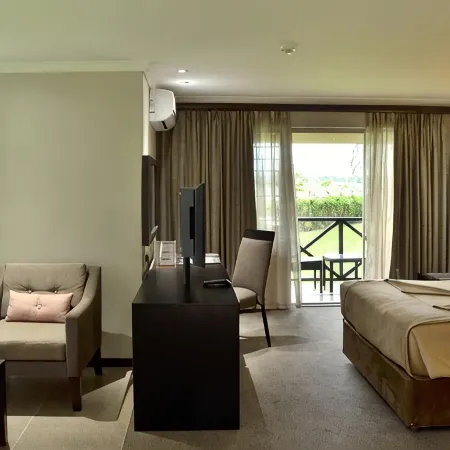 Cresta Riley's Hotel