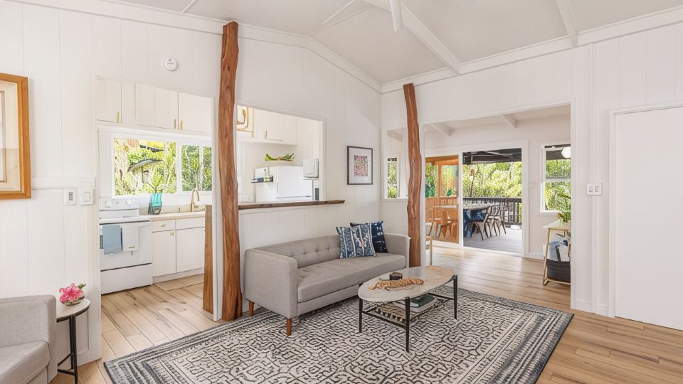 free parking - walk to Honl beach & Downtown Kona