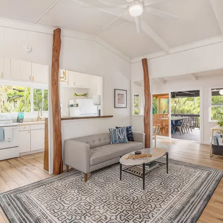 free parking - walk to Honl beach & Downtown Kona