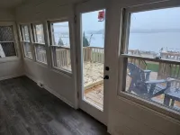 Enjoy a freshly remodeled cottage with a large beach and plenty of parking. Ξενοδοχεία στην πόλη Barry County