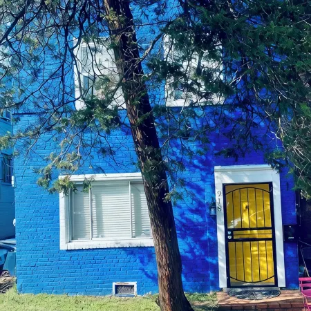 The Blue House in DC Отели рядом с достопримечательностью «Беннинг-роуд»