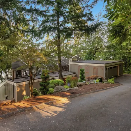 Lake front Glass house with Private Dock/Lake access/Kayak/Paddle board