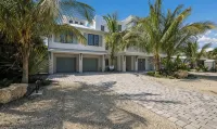 New Beach House! Hot Tub and Heated Pool! - 4 estrellas