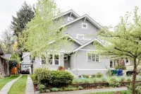 Backyard Cottage Close to Stadium, Walk to Restaurants and Close to Beach - Tiny houses