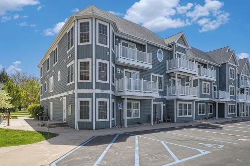 High-End Downtown Traverse City Ground Floor Condo on Quiet Street - 4 stjerner